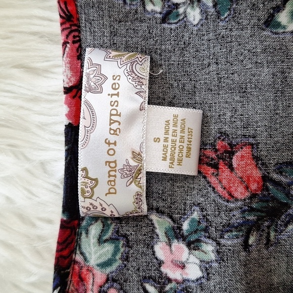 Band of Gypsies Cambridge Black Smocked Blouse Crop Top - Picture 10 of 16